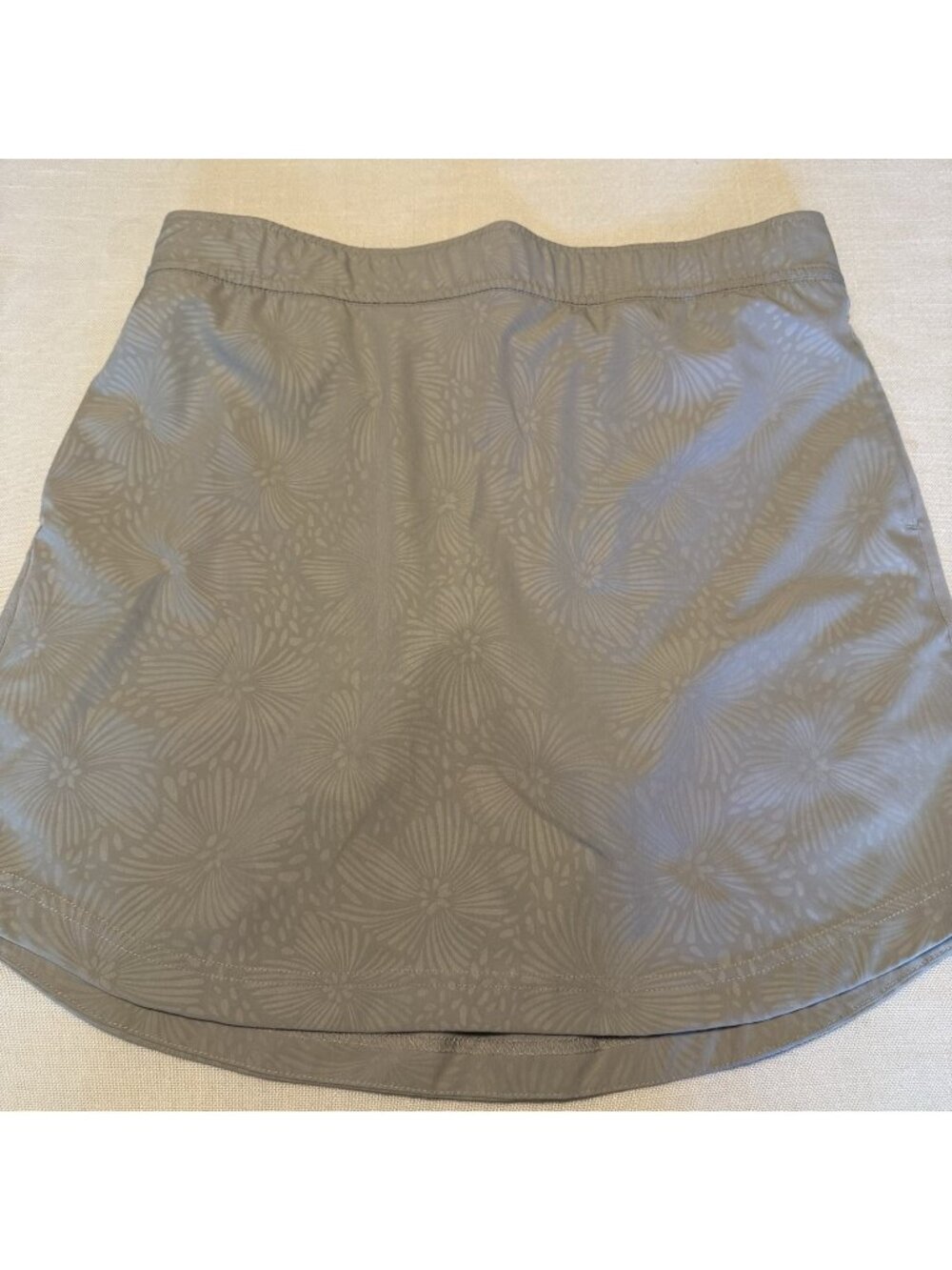 Eddie Bauer Gray on Gray Floral Print Skort - Large -  Skirt With Shorts